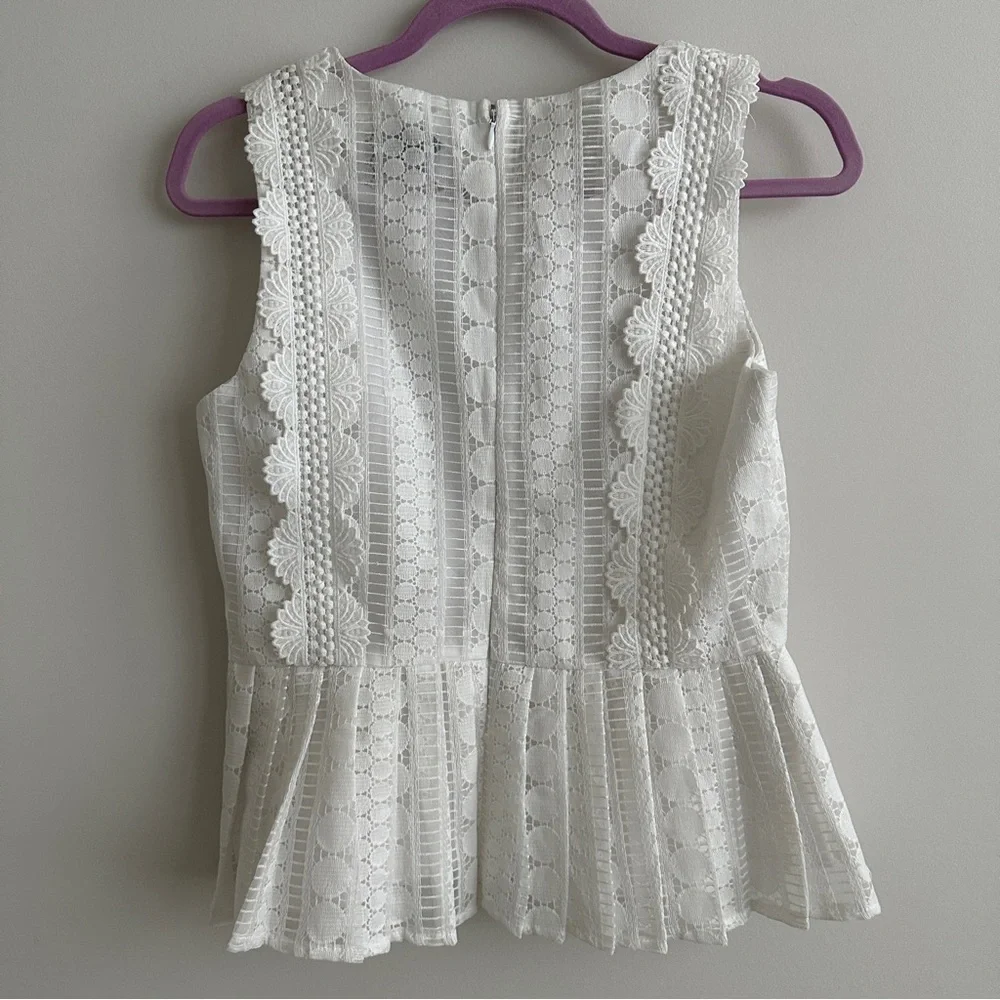 J.O.A. Lace Pleated Peplum Sleeveless Top Like New - Picture 4 of 4